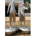 Девушка и мальчик скульптура из нержавеющей стали
